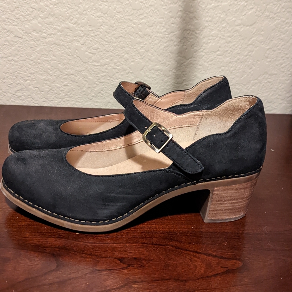 Like new Dansko 41 black suede Mary Jane